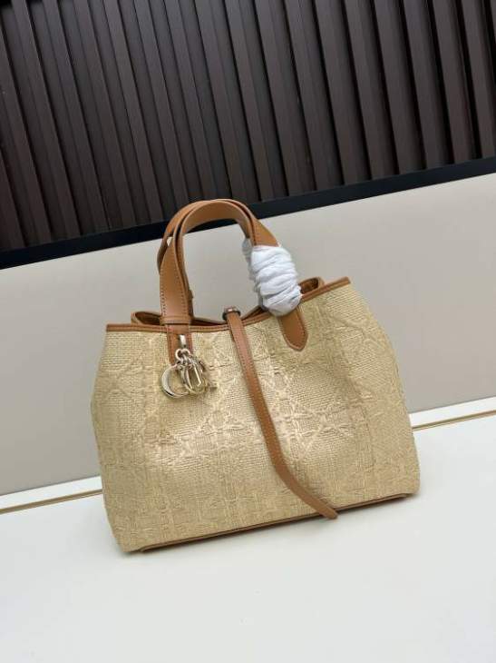 Picture of Dior Handbags _SKUfw239225399fw